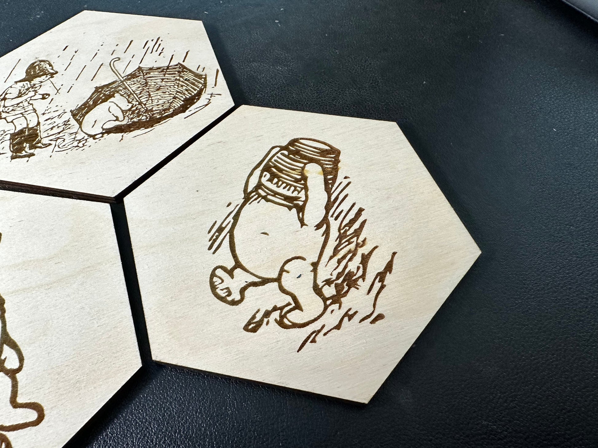 Original Winnie The Pooh Illustrations Hexagonal Wooden Coaster Set - 6-Piece Nostalgic Table Protection with Engraved Character Images